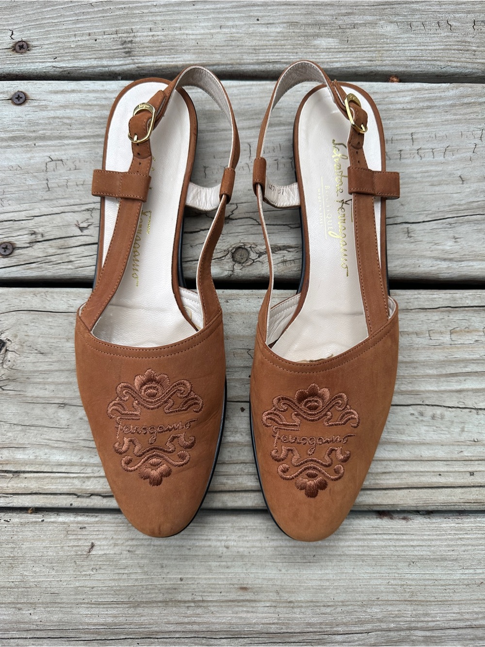 Vtg Rare Salvatore Ferragamo Flaminia Tan Embroidered Slingback Flats, Size 10